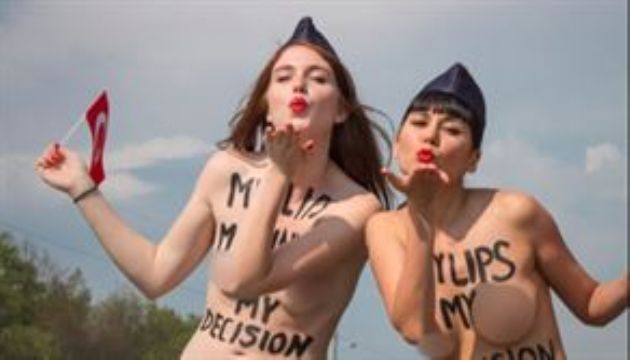 FEMEN den Arınç a kahkaha yanıtı: